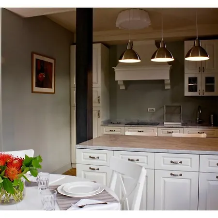 Isola Bella - Via Della Posta *