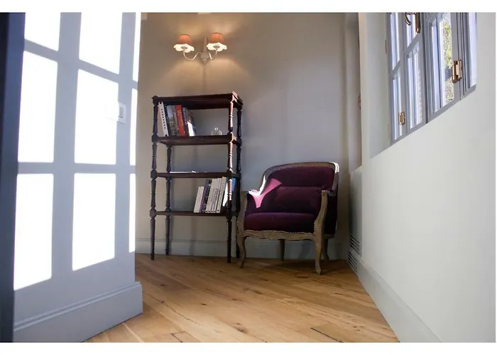 Isola Bella - Via Della Posta *