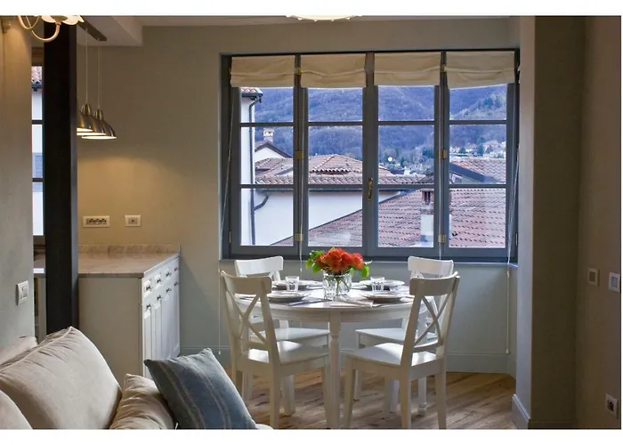 Isola Bella - Via Della Posta *